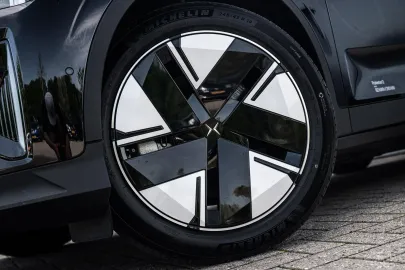 Car image 39