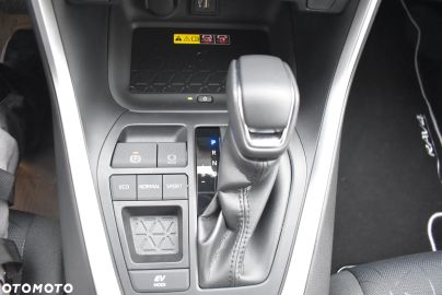 Car image 32