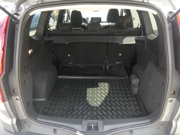 Car image 32