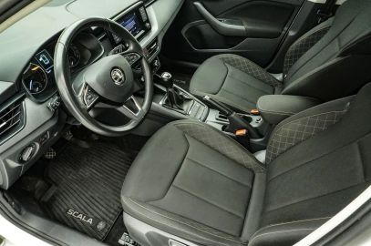 Car image 11