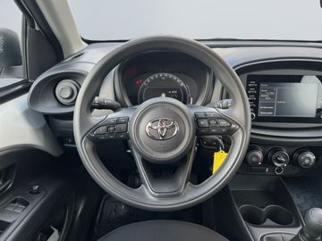 Car image 11