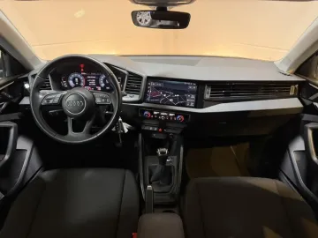 Car image 30