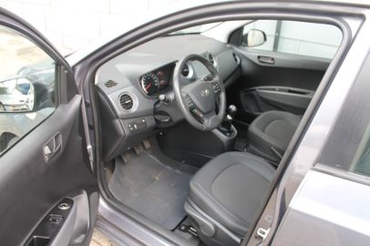 Car image 15