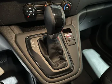 Car image 49