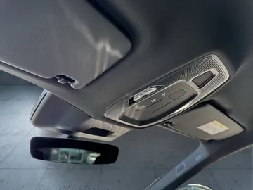 Car image 32