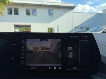 Car image 30