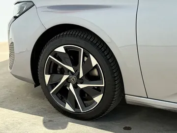 Car image 22