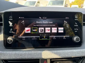 Car image 28
