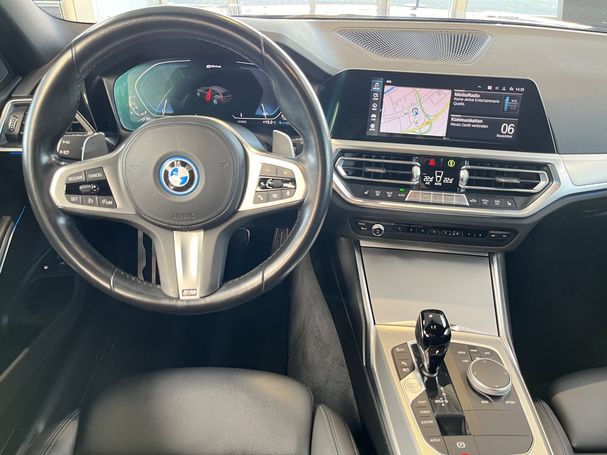 BMW 330e Touring M Sport 215 kW image number 11