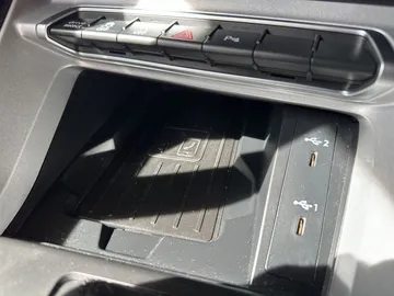 Car image 29