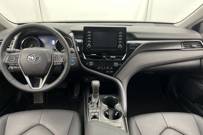 Car image 12