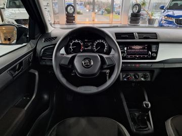 Car image 23