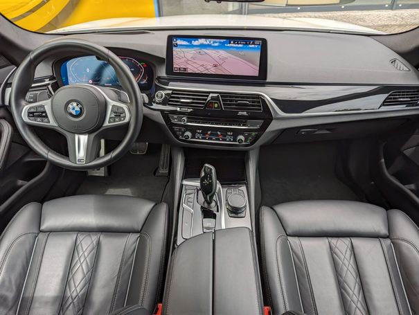 BMW 540i Touring xDrive 245 kW image number 9