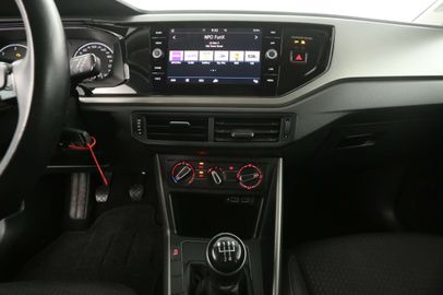 Car image 12