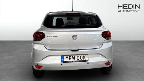 Car image 4