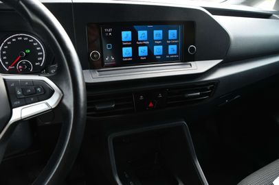 Car image 26