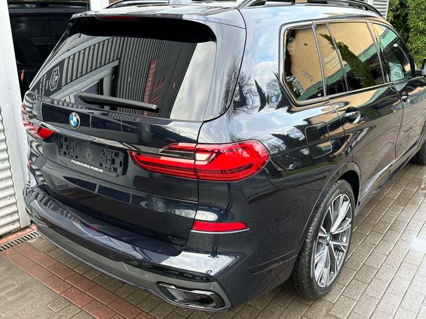 BMW X7 M xDrive 250 kW image number 17