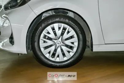 Car image 18