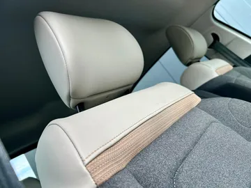 Car image 30