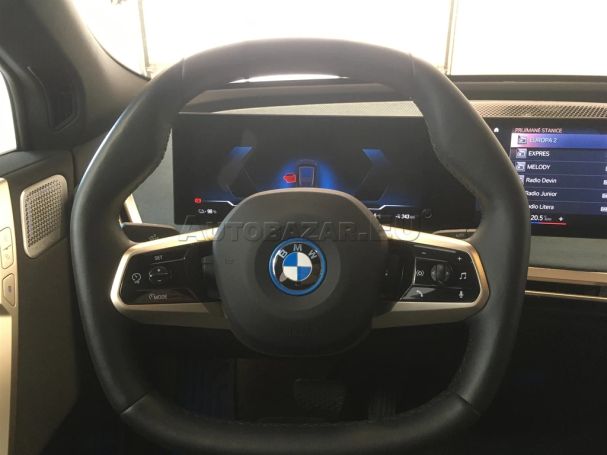 BMW iX xDrive40 240 kW image number 6