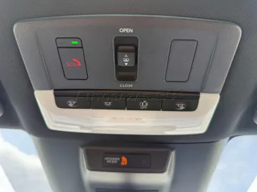 Car image 32