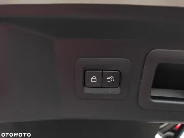 Car image 35