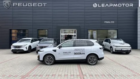 Car image 3