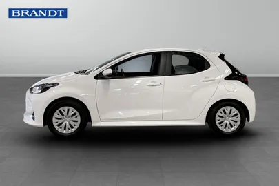 Car image 3