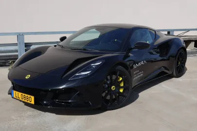 Car image 2