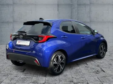 Car image 5