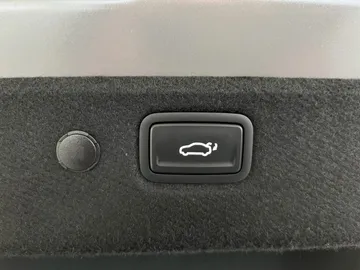 Car image 47
