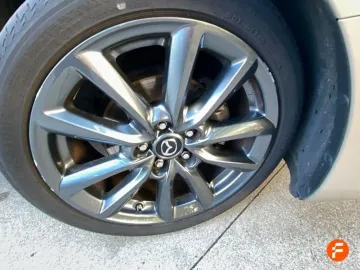 Car image 27