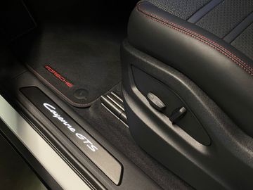 Car image 30