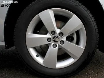 Car image 24