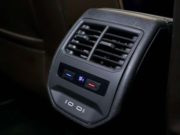 Car image 36