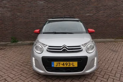 Car image 3