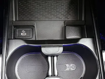 Car image 37