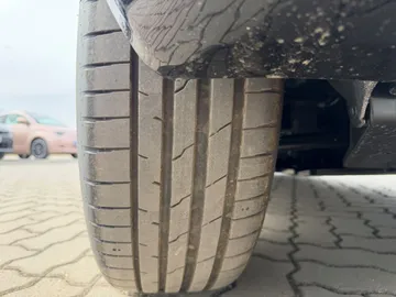 Car image 28