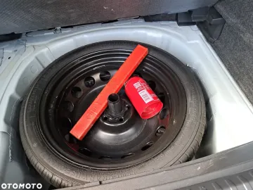 Car image 27