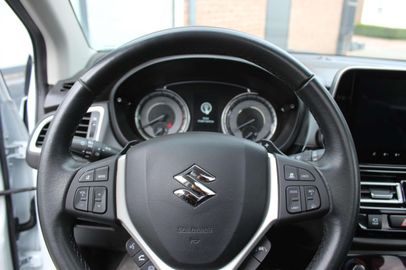 Car image 11