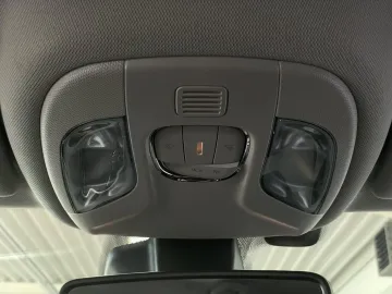 Car image 32