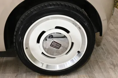 Car image 15