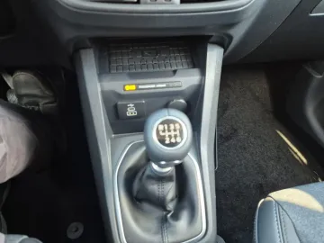 Car image 26