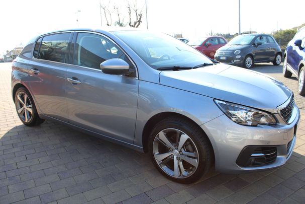 Peugeot 308 1.5 BlueHDi Allure 96 kW image number 3