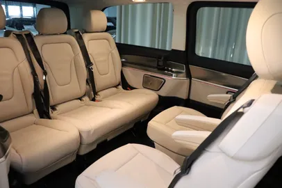 Car image 38