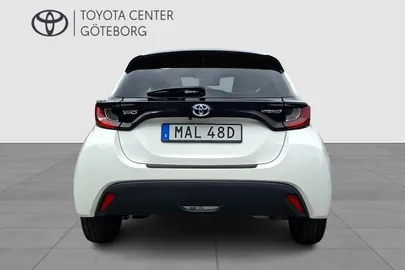 Car image 3