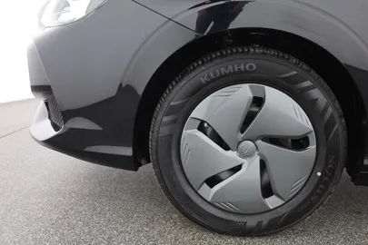 Car image 30