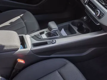 Car image 28