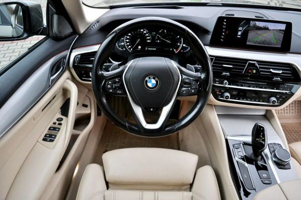 BMW 520d Luxury Line xDrive 140 kW image number 6