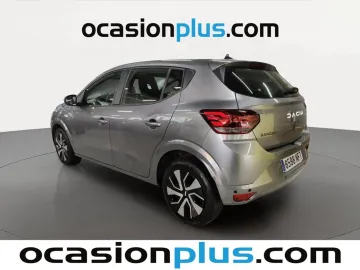 Car image 4